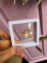 Load image into Gallery viewer, Bee earrings

