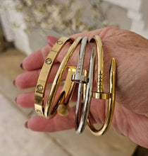 Load image into Gallery viewer, Nail style bracelet
