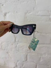 Load image into Gallery viewer, Matte sunglasses
