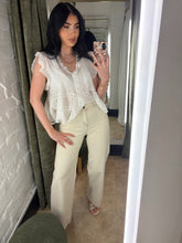 Load image into Gallery viewer, Cream exposed seam jeans
