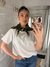 Load image into Gallery viewer, Stripe neck scarf
