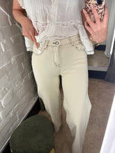 Load image into Gallery viewer, Cream exposed seam jeans
