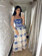 Load image into Gallery viewer, Blue pattern maxi
