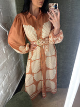 Load image into Gallery viewer, Shell maxi dress
