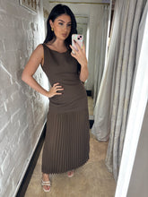 Load image into Gallery viewer, Pleated chocolate maxi
