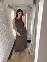 Load image into Gallery viewer, Pleated chocolate maxi

