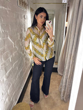 Load image into Gallery viewer, Floral shirt/blouse
