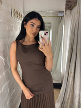 Load image into Gallery viewer, Pleated chocolate maxi

