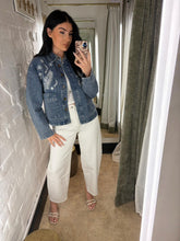 Load image into Gallery viewer, Balloon fit cream jeans
