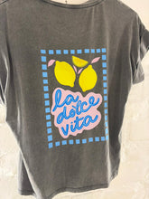 Load image into Gallery viewer, T shirt 'La dolce vita'
