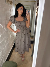 Load image into Gallery viewer, Puff off shoulder midi
