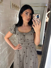 Load image into Gallery viewer, Puff off shoulder midi
