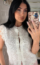 Load image into Gallery viewer, Chinese knot white lace
